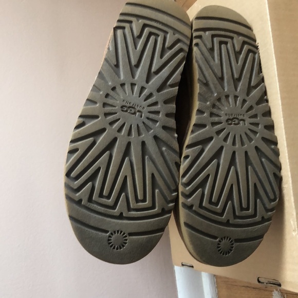 Ugg Size 8 Boots - Picture 4 of 11